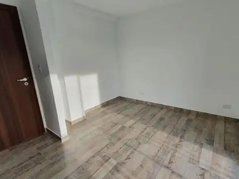 Departamento de 2 amb. Frente