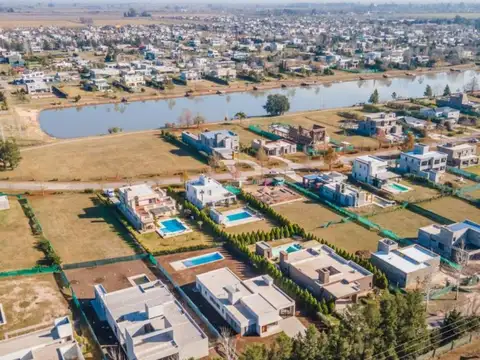 Terreno en Venta en Puerto Roldan, USD 130.000