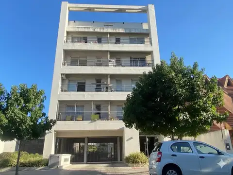 Departamento 2 Ambientes Con Cochera Venta Ituzaingó Sur