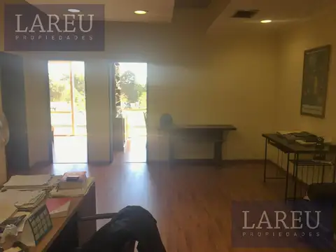 Oficina 4 ambientes con 2 baños