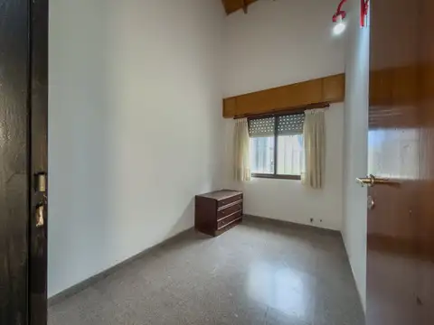 Casa en venta, Sicardi. 3 dormitorios y parque