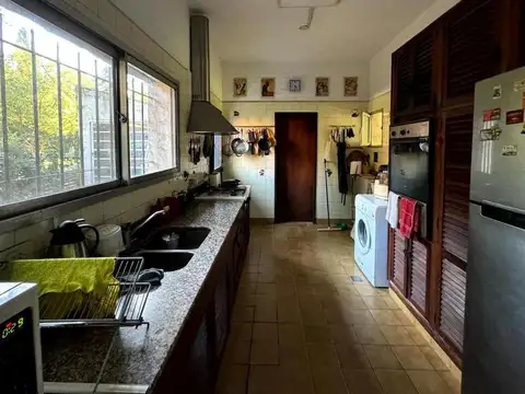Casa en Venta con 4 cocheras