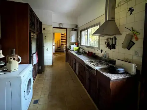 Casa 5 ambientes con 4 baños