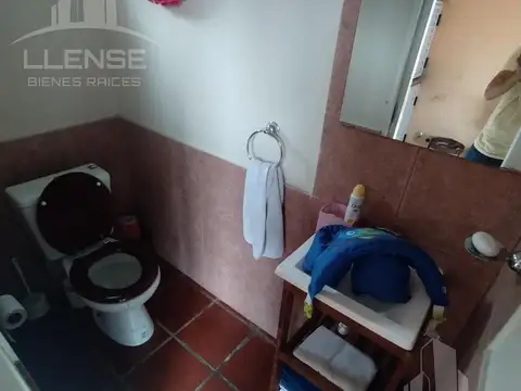 Casa 4 ambientes con pileta lote interno en venta - Las Golondrinas