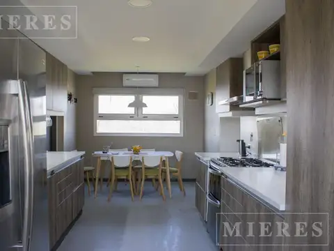 Casa 5 ambientes con 2 baños