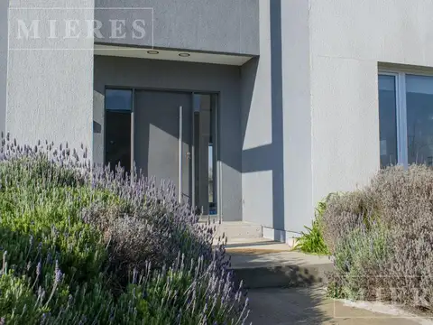 Casa en Alquiler de 3 dormitorios