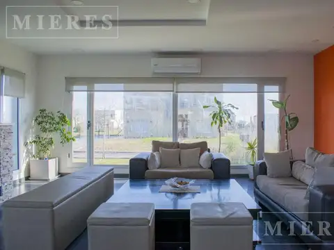 Casa en Alquiler con 1 cochera