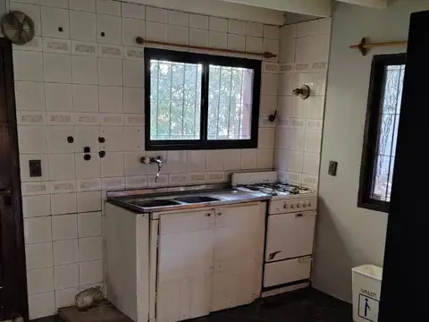 Casa en calle Samuel Spiro a una cuadra de Av principal