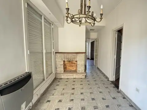 Casa 4 ambientes con 1 baño