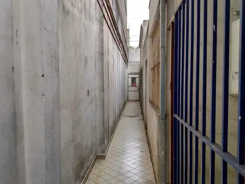 Av. Presidente Peron ( Av. 64) 3900