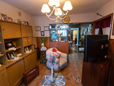 VENTA CASA DE 3 DORMITORIOS CON COCHERA Y PATIO