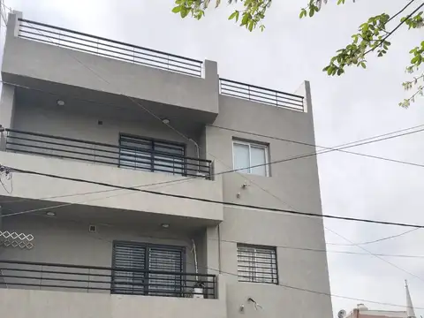 Departamento 2 ambiente en Primera planta por escalera