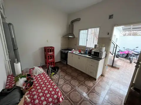 Exc. casa 3 amb. con dependencia planta alta - VENTA