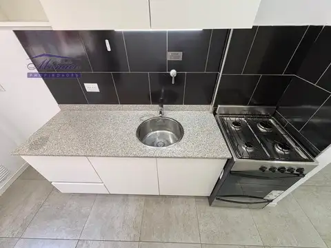 1 amb. Frente con balcón.