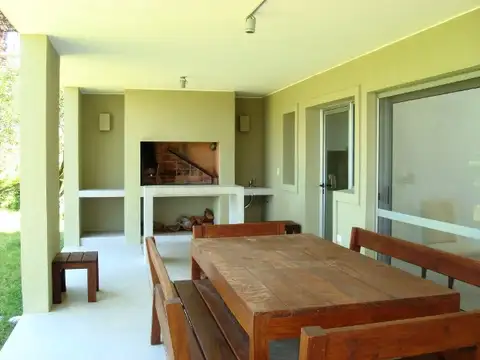 Casa 5 ambientes con 3 baños