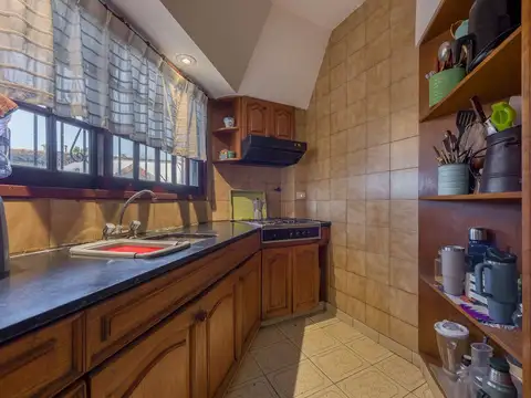 Venta Casa 4 Amb, Hurlingham. c/piscina, Cochera