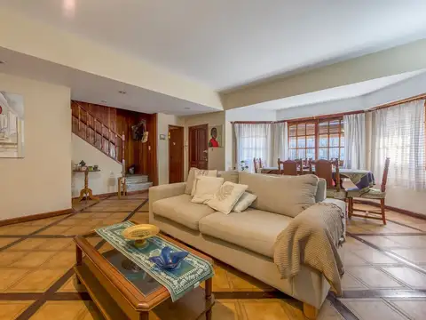 Venta Casa 4 Amb, Hurlingham. c/piscina, Cochera