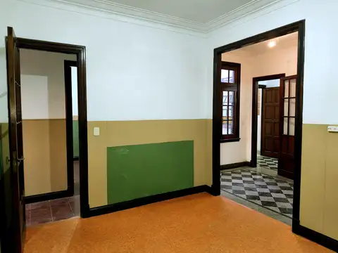 Consultorios u Oficinas | 400 m² en Edificio de Categoría. ALQUILER EN BLOCK O POR UNIDADES.