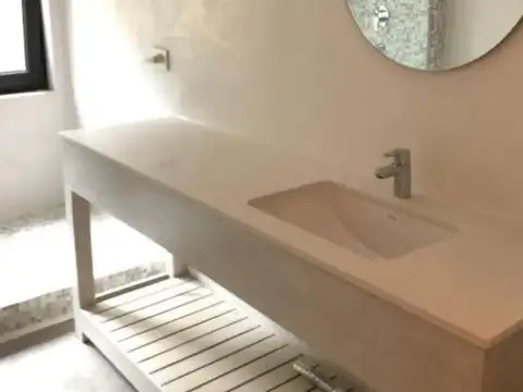 Casa 6 ambientes con 5 baños