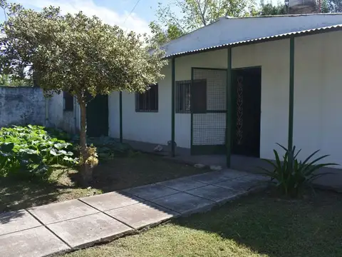 VENTA CASA CON PILETA EN MORENO