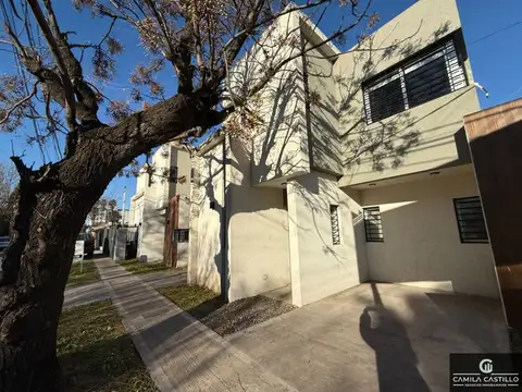 Dúplex en alquiler c/ cochera en Ituzaingó Norte
