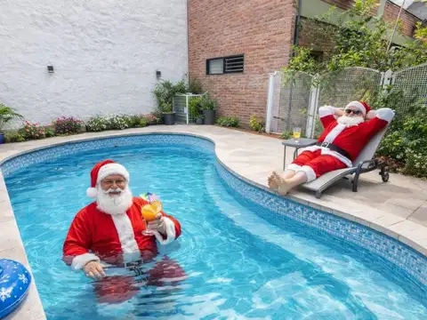 Casa s/ Lote Propio - Fondo de 20 mts con Piscina Quincho y parque.