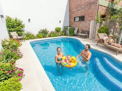 Casa s/ Lote Propio - Fondo de 20 mts con Piscina Quincho y parque.