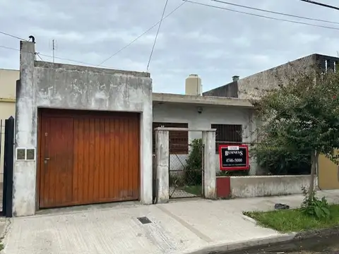 CASA 3 AMB. CON JARDIN