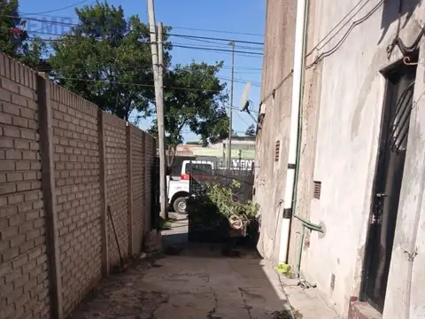 Casa con Local y Terreno amplio