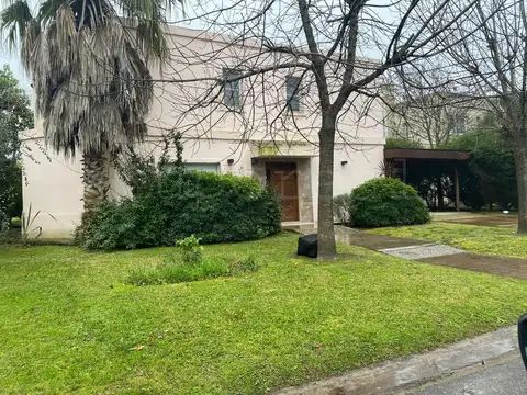 EL ROCIO - Propiedad con 3 dormitorios + pileta + parque forestado