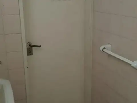 Presidente Luis Sáenz Peña e/ Avenida Belgrano y Moreno al 300