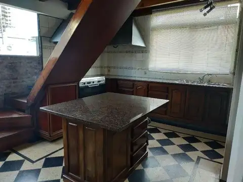 Depto Tipo Casa 5 ambientes con 2 baños