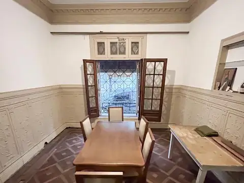 Casa de 8 ambientes c/terraza amplia distribuida en 2 planta