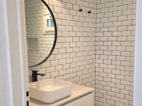 Casa en Alquiler con 3 cocheras