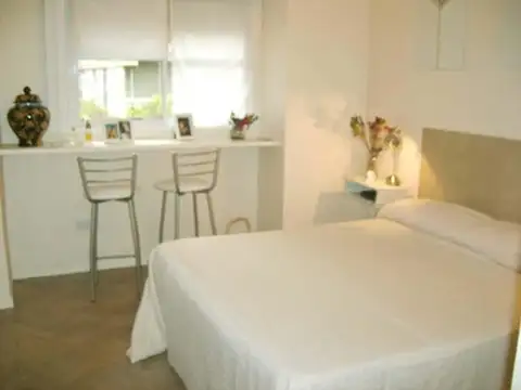 Dos Ambientes Amplio Y Luminoso En Excelente Zona