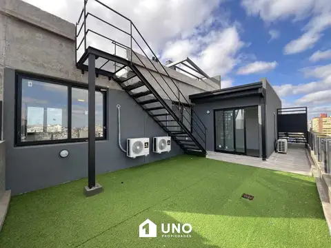 Ituzaingo y Buenos Aires - Amplio Dpto de 2 Dormitorios Externo. Posibilidad cochera.