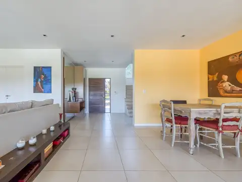 Casa 5 ambientes con 3 baños