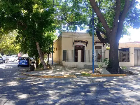 Tiburcio Benegas esquina Uruguay Godoy Cruz