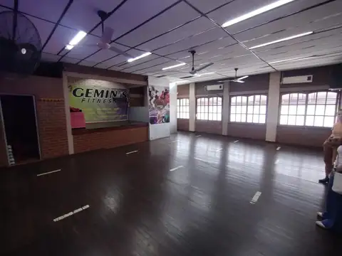 GIMNASIO COMPLETAMENTE EQUIPADO Y FUNCIONANDO