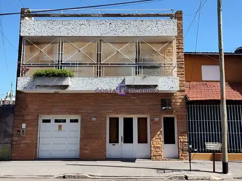 Excelente casa multifamiliar con 2 viviendas de 3 ambientes en 2 plantas