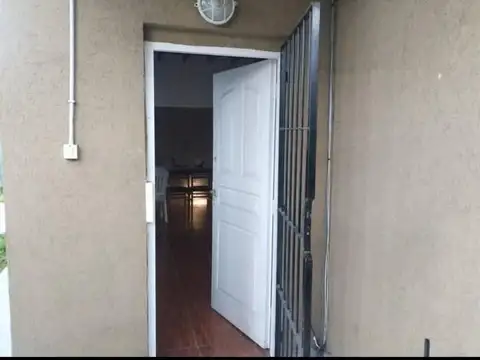 Casa en Alquiler con 4 cocheras