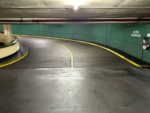 Cochera cubierta fija - seguridad 24 hs