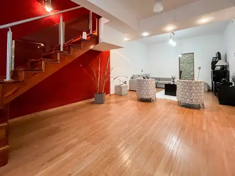 Casa 6 ambientes con 2 baños