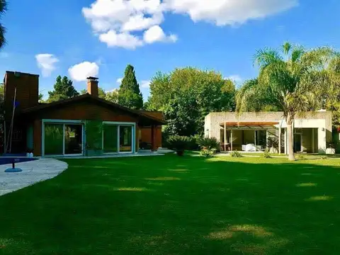 Casa en venta - 4 dormitorios 4 baños - pileta y parque- Ezeiza