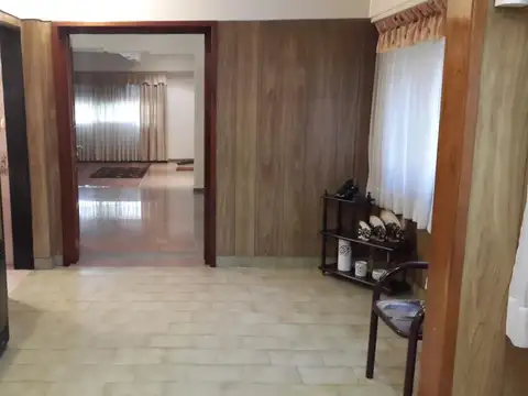 Excelente Casa 3 Ambientes c/ Cochera para 2 autos - San Justo