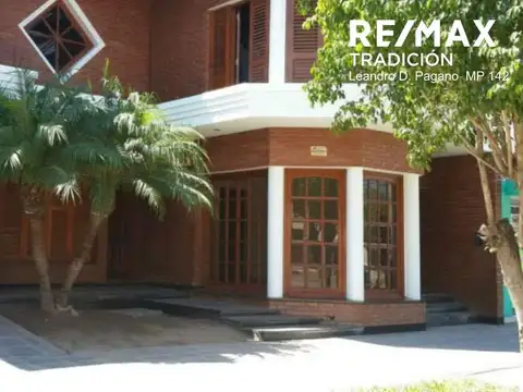 Casa en Venta con 2 cocheras