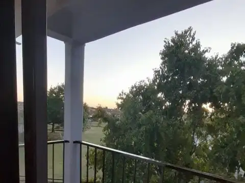 Malarredo 300, Piso 2