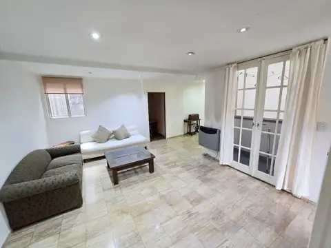 Excelente Departamento de 3 ambientes de 79 m2  en un 1er. piso al contra frente Colegiales