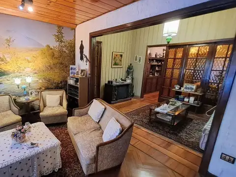 Casa 5 ambientes con 2 baños