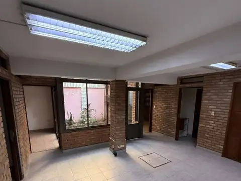 Casa en Alquiler con 1 cochera